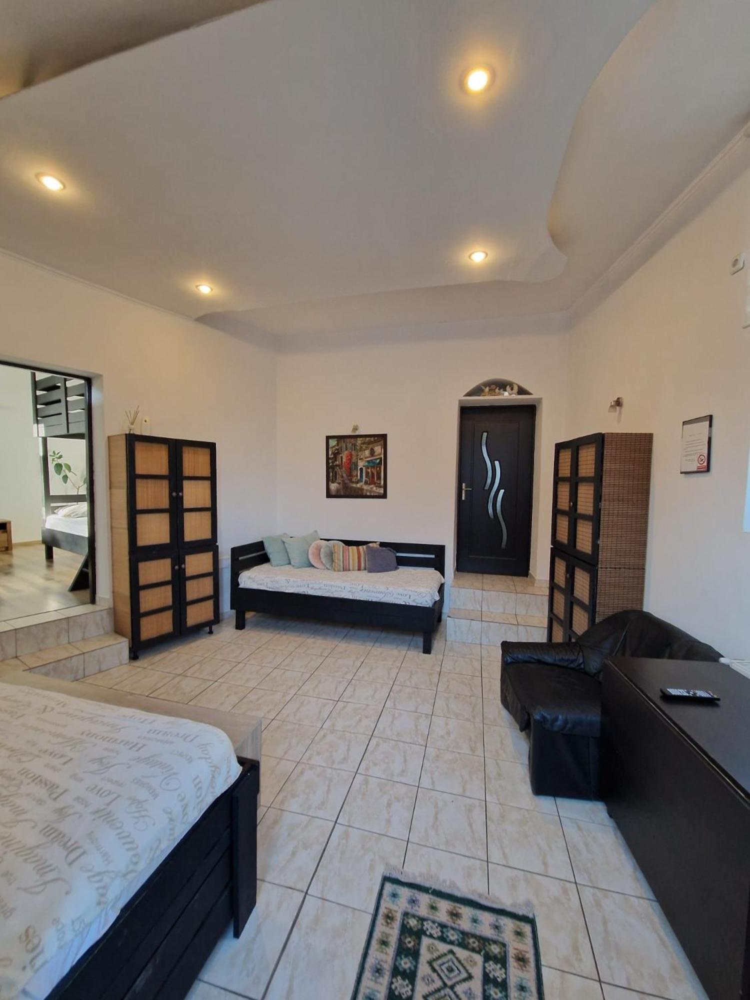 Corana Apartment *
